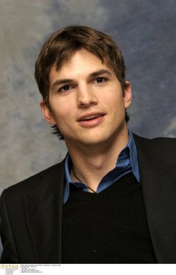 Ashton Kutcher.jpg